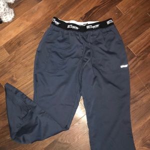Women’s greys anatomy scrub pants medium petite